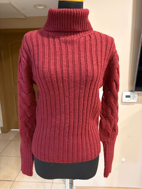 Moon River Sweaters - Moon River Ribbed Cable-Sleeve Turtleneck Sweater in Burgundy